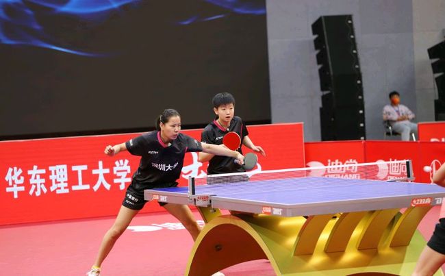 球比赛中一 球比赛中一